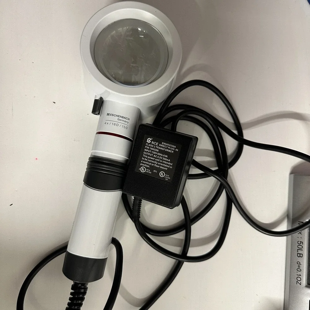 Eschenbach Germany 4x / 16D / 150 Illuminated Handheld Magnifier Light